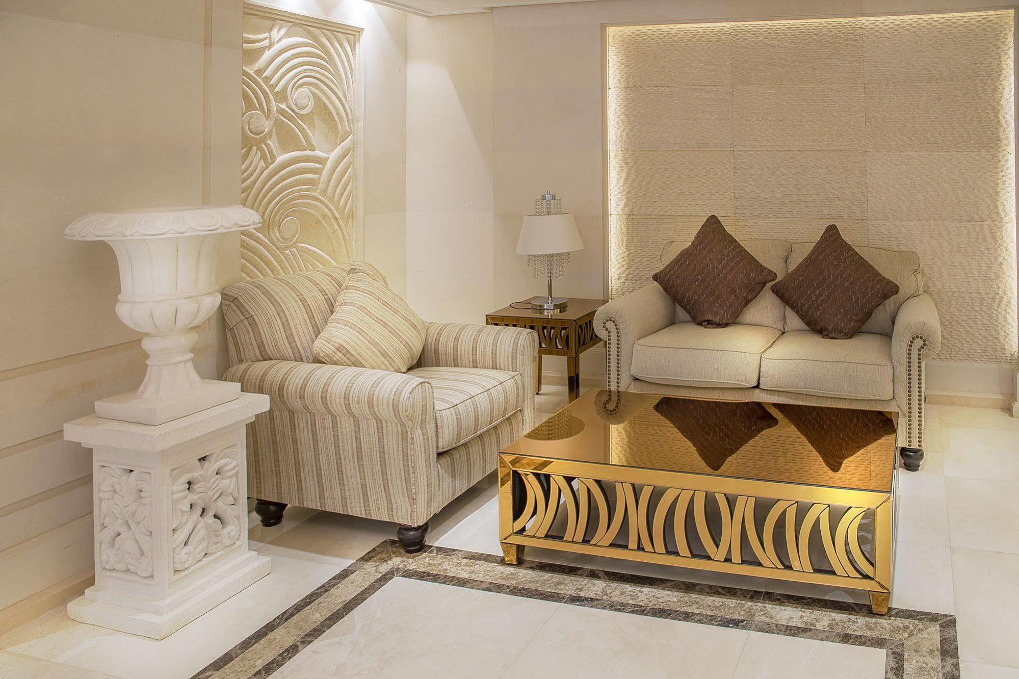 Adams Hotel Kuwait City Екстер'єр фото