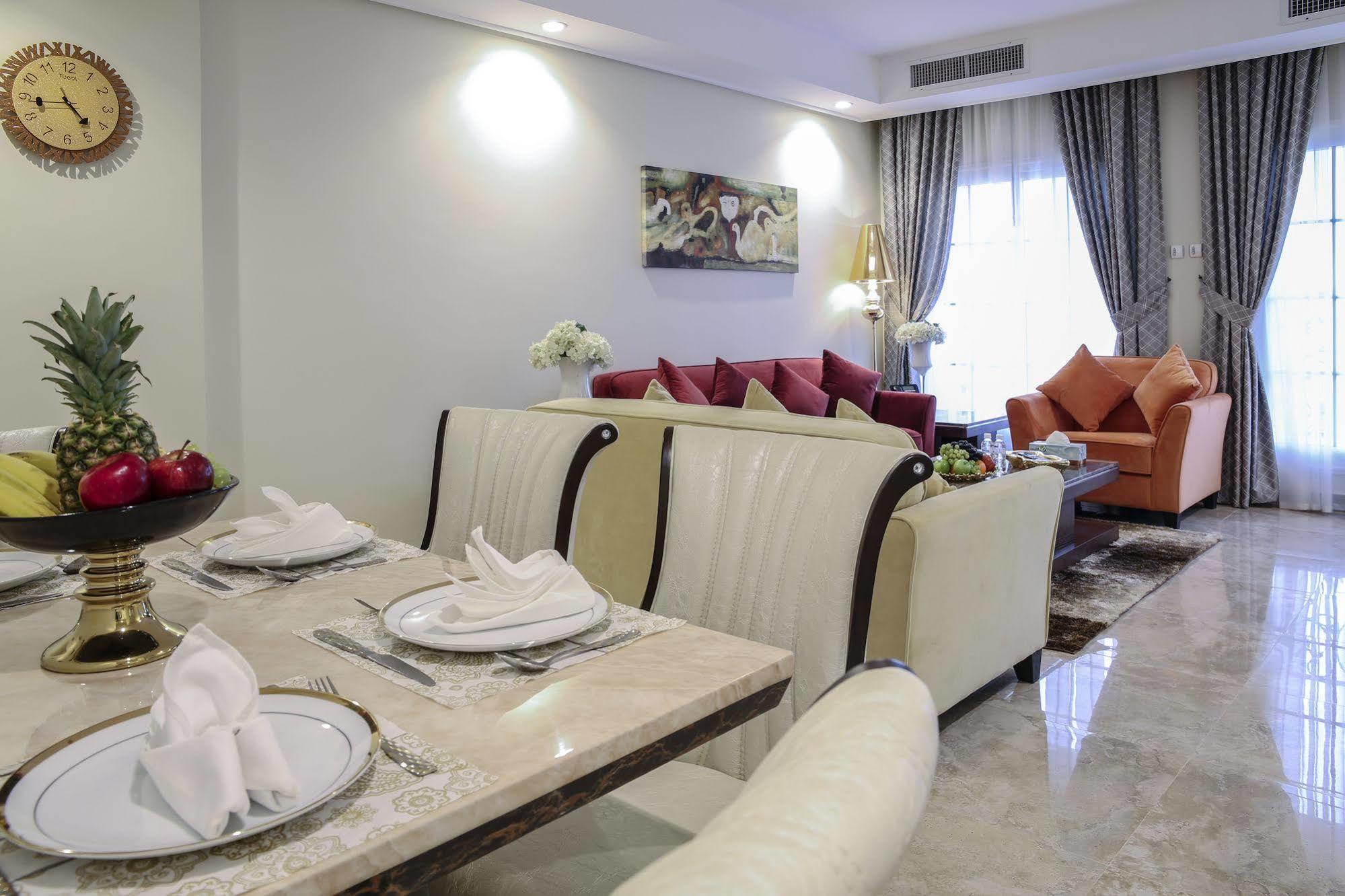Adams Hotel Kuwait City Екстер'єр фото