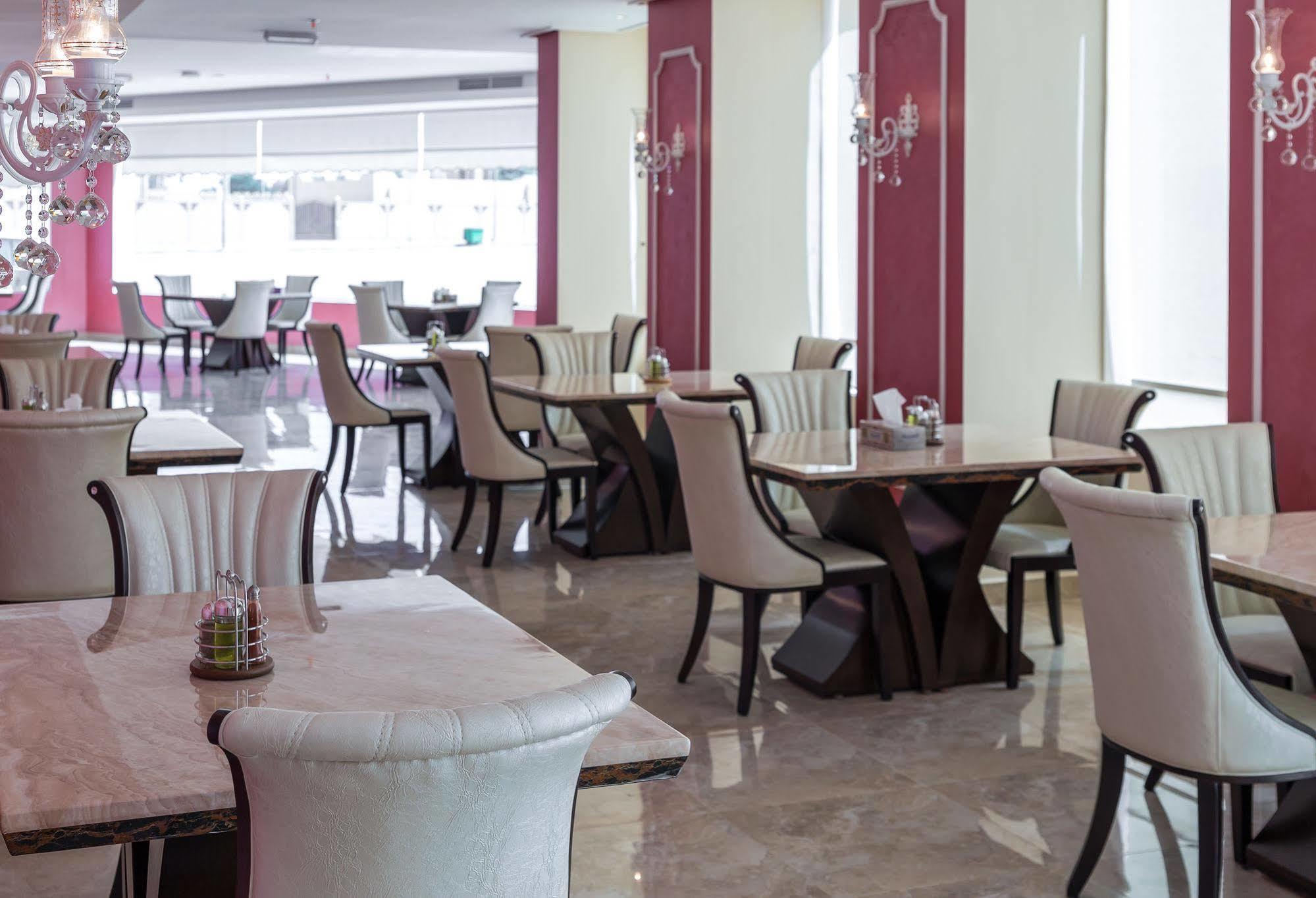 Adams Hotel Kuwait City Екстер'єр фото