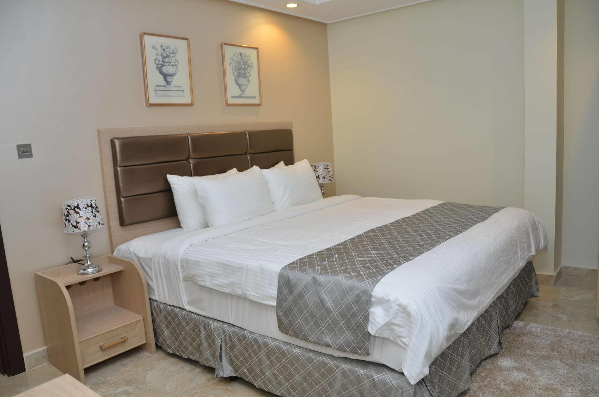 Adams Hotel Kuwait City Екстер'єр фото