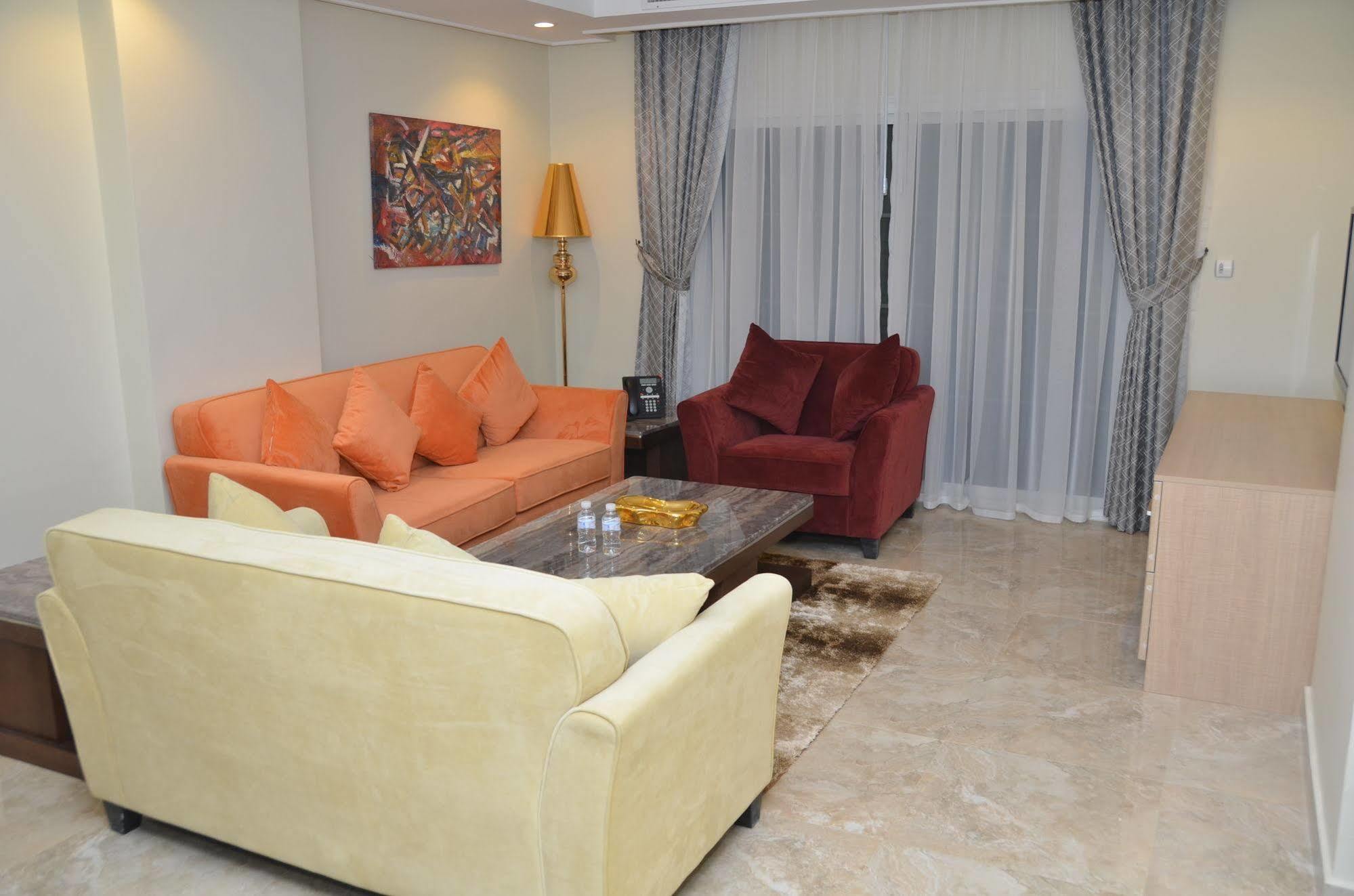 Adams Hotel Kuwait City Екстер'єр фото