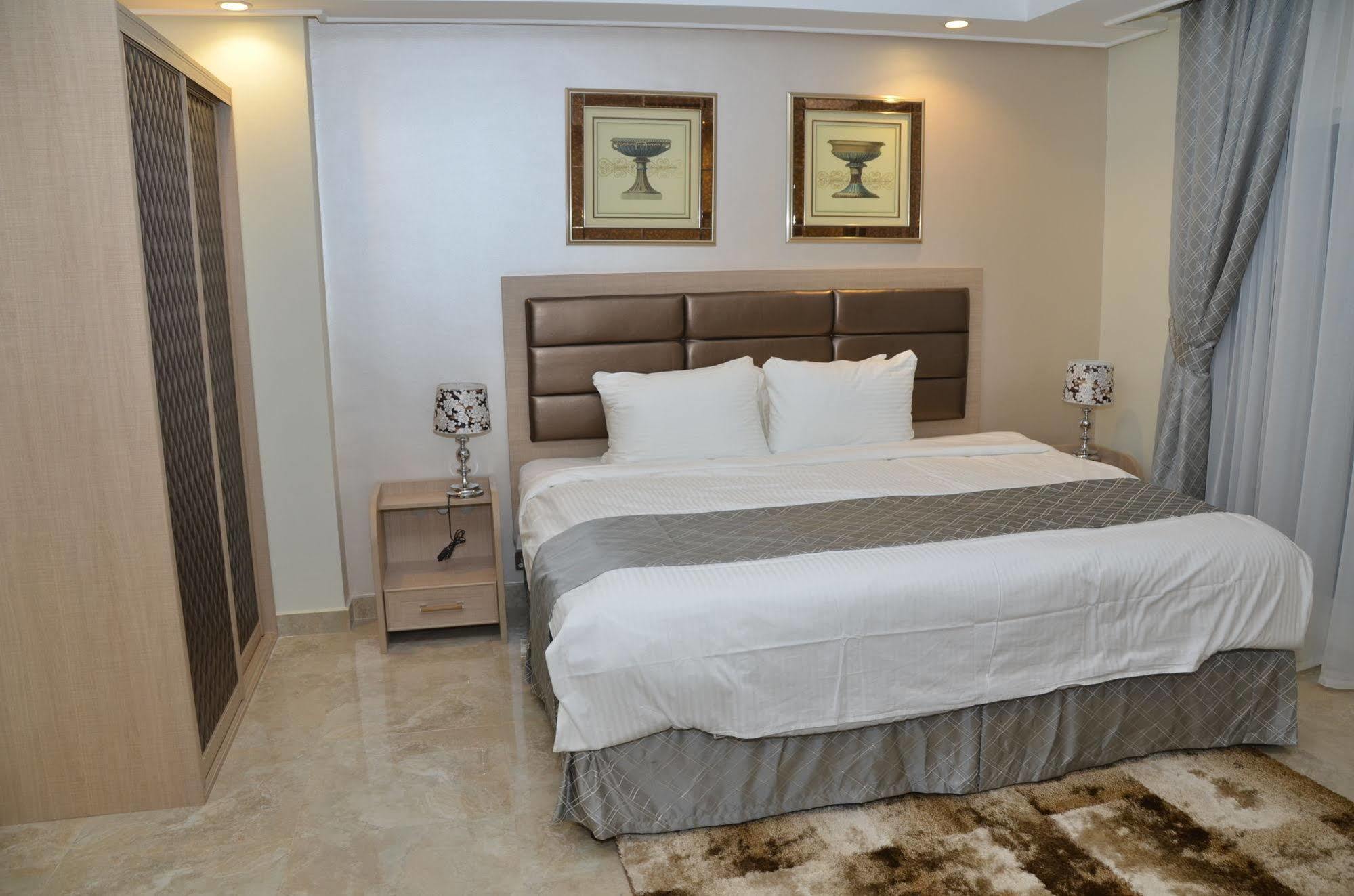 Adams Hotel Kuwait City Екстер'єр фото