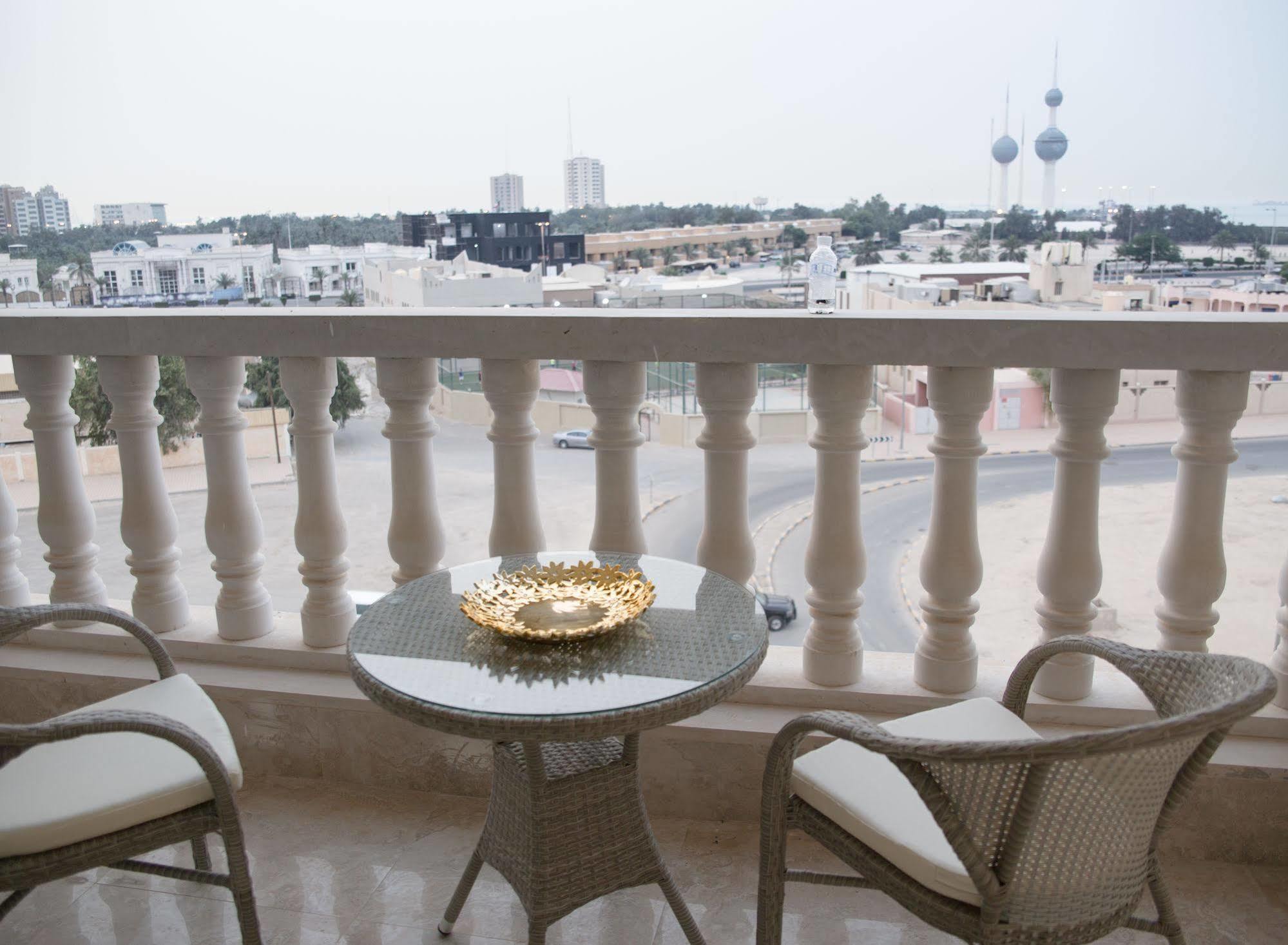 Adams Hotel Kuwait City Екстер'єр фото