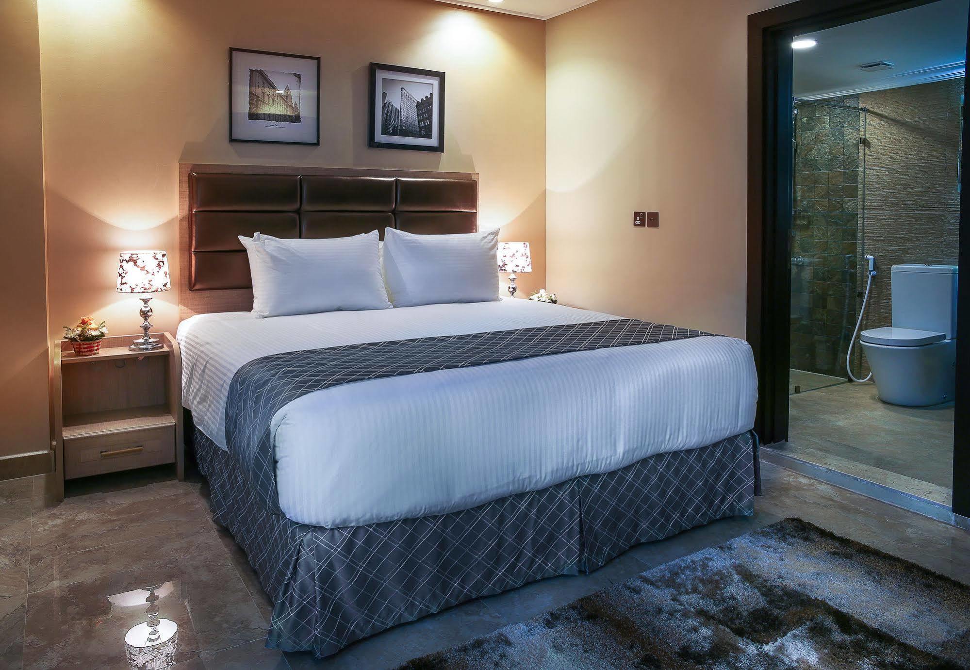 Adams Hotel Kuwait City Екстер'єр фото