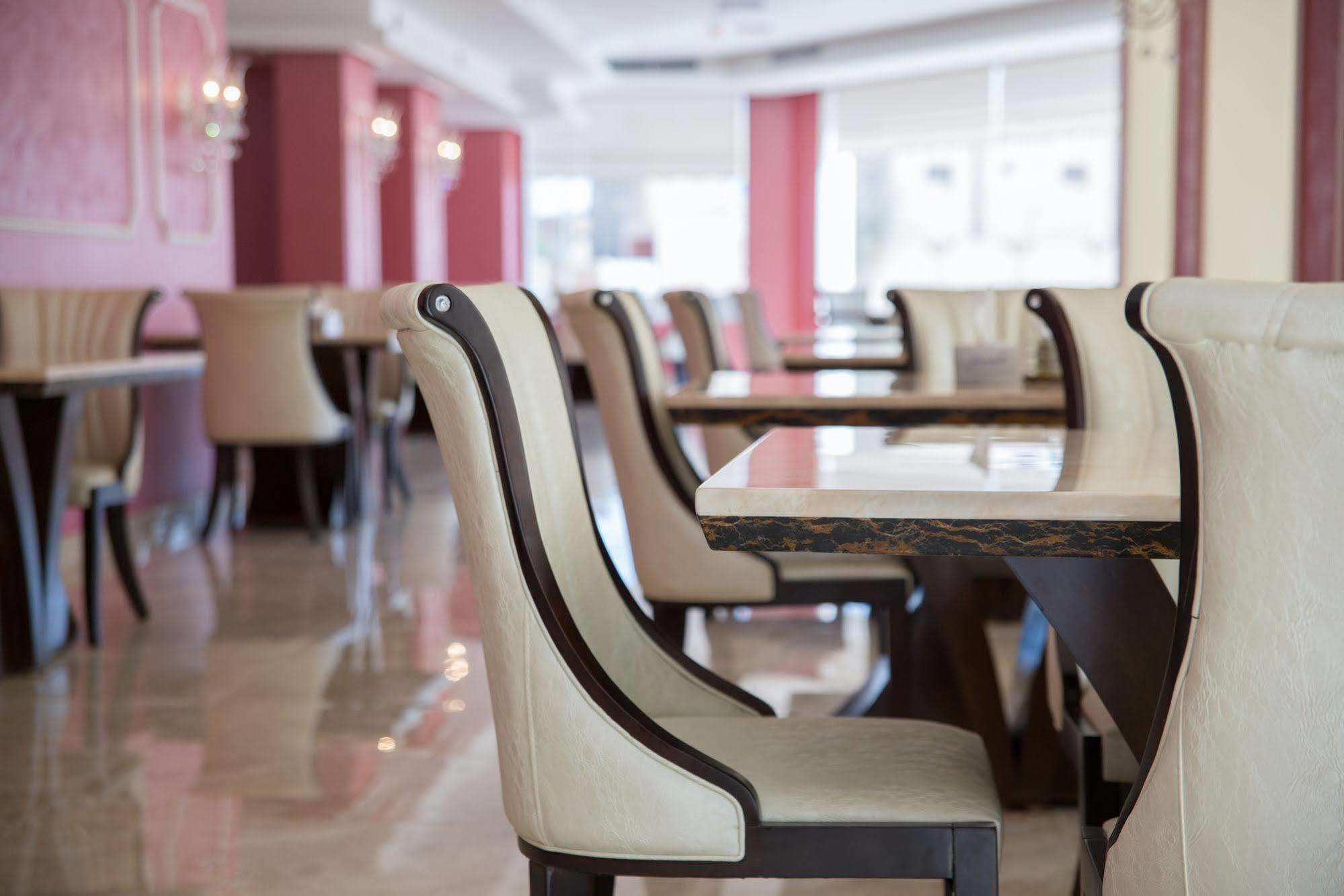 Adams Hotel Kuwait City Екстер'єр фото